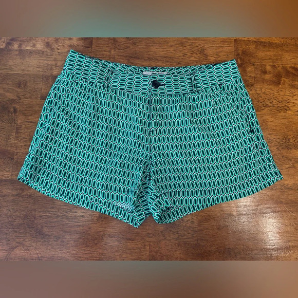 Banana Republic Women's Green Geometric Print Low Rise Shorts size 4 - Picture 1 of 5